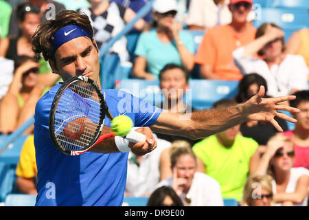 19. August 2011 - Cincinnati, Ohio, USA - Roger Federer (SUI) in Aktion bei den W & S Open gespielt wird im Lindner Familie Tennis Center in Cincinnati, Ohio. Tomas Berdych (CZE) besiegte Federer 6-2, 7-6 (3) (Credit-Bild: © John Longo/Southcreek Global/ZUMAPRESS.com) Stockfoto