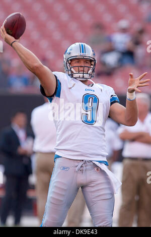 19. August 2011 - Cleveland, Ohio, USA - Detroit Lions Quarterback, die Matthew Stafford (9) vor der Vorsaison Spiel gegen die Cleveland Browns wärmt ab spielte in Cleveland Browns Stadium in Cleveland, Ohio.  Die Detroit Lions besiegten die Cleveland Browns 30-28. (Kredit-Bild: © Frank Jansky/Southcreek Global/ZUMAPRESS.com) Stockfoto