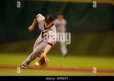 19. August 2011 - Houston, Texas, USA - San Francisco wenn Mike Fontenot (14) macht eine fielding Anspielung. Astros besiegte die Riesen 6-0 im Minute Maid Park in Houston, Texas. (Kredit-Bild: © Juan DeLeon/Southcreek Global/ZUMAPRESS.com) Stockfoto