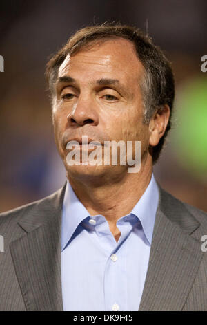 20. August 2011 - Carson, Kalifornien, USA - Los Angeles Galaxy Trainer Bruce Arena während der Major League Soccer-Spiel zwischen den San José Earthquakes und die Los Angeles Galaxy im Home Depot Center. Die Galaxie fuhr fort, um die Erdbeben mit einem Endstand von 2: 0 zu besiegen. (Kredit-Bild: © Brandon Parry/Southcreek Global/ZUMAPRESS.com) Stockfoto