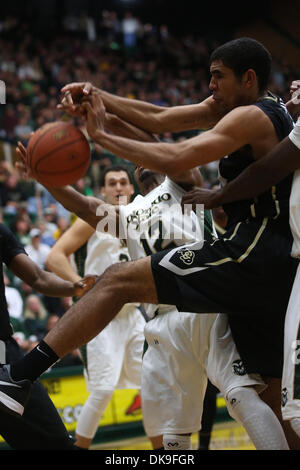 Fort Collins, Colorado, USA. 3. Dezember 2013. 3. Dezember 2013: Colorados Josh Scott kann keinem Rebound gegen Colorado State in der zweiten Hälfte im Moby-Arena in Fort Collins corral. © Csm/Alamy Live-Nachrichten Stockfoto
