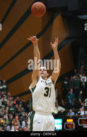 Fort Collins, Colorado, USA. 3. Dezember 2013. 3. Dezember 2013: Colorado State j.j. Avila setzt sich einen Schuss in der zweiten Hälfte gegen Colorado an Moby Arena in Fort Collins. © Csm/Alamy Live-Nachrichten Stockfoto