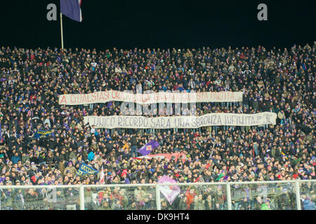 Firenze, Italien. 2. Dezember 2013. Fiorentina-fans Fußball / Fußball: italienische "Serie A" match zwischen Fiorentina 4-3 Hellas Verona am Stadion Artemio Franchi in Florenz, Italien. Bildnachweis: Maurizio Borsari/AFLO/Alamy Live-Nachrichten Stockfoto