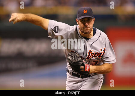 22. August 2011 - wirft St. Petersburg, Florida, USA - Detroit Tigers ab Krug Justin Verlander (35) bei einem Baseball-Spiel zwischen den Tampa Bay Rays und die Detroit Tigers im Tropicana Field. Die Detroit Tigers Führung 2: 1 (Credit-Bild: © Luke Johnson/Southcreek Global/ZUMApress.com) Stockfoto