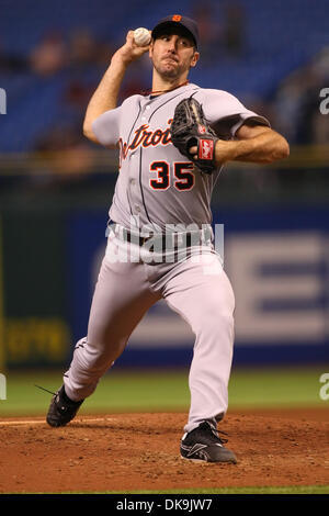 22. August 2011 - wirft St. Petersburg, Florida, USA - Detroit Tigers ab Krug Justin Verlander (35) bei einem Baseball-Spiel zwischen den Tampa Bay Rays und die Detroit Tigers im Tropicana Field. Die Detroit Tigers Führung 2: 1 (Credit-Bild: © Luke Johnson/Southcreek Global/ZUMApress.com) Stockfoto