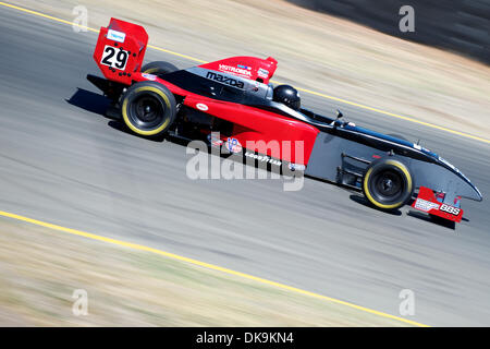 26. August 2011 - Sonoma, Kalifornien, USA - Phil Fogg von Portland, OR nimmt eine Trainingsrunde in der Star Mazda-Klasse in die Indy Grand Prix von Sonoma auf dem Infineon Raceway in Sonoma, CA. (Credit-Bild: © Matt Cohen/Southcreek Global/ZUMAPRESS.com) Stockfoto