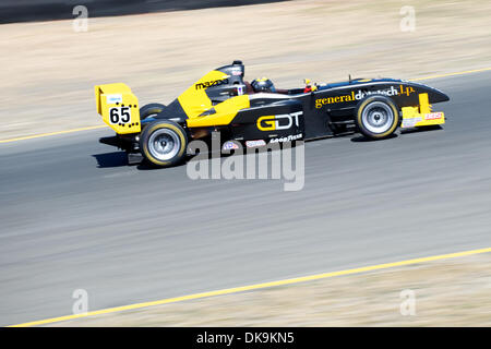 26. August 2011 - Sonoma, Kalifornien, USA - JW Roberts von Dallas, TX nimmt eine Trainingsrunde in der Star Mazda-Klasse in die Indy Grand Prix von Sonoma auf dem Infineon Raceway in Sonoma, CA. (Credit-Bild: © Matt Cohen/Southcreek Global/ZUMAPRESS.com) Stockfoto