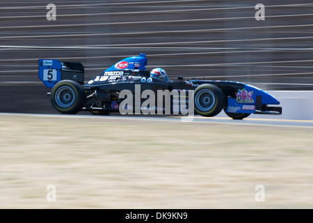 26. August 2011 - Sonoma, Kalifornien, USA - Tristan Vautier von Grenoble, Frankreich nimmt eine Trainingsrunde auf der Indy Grand Prix von Sonoma auf dem Infineon Raceway in Sonoma, CA. (Credit-Bild: © Matt Cohen/Southcreek Global/ZUMAPRESS.com) Stockfoto