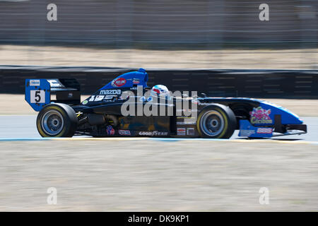 26. August 2011 - Sonoma, Kalifornien, USA - Tristan Vautier von Grenoble, Frankreich nimmt eine Trainingsrunde auf der Indy Grand Prix von Sonoma auf dem Infineon Raceway in Sonoma, CA. (Credit-Bild: © Matt Cohen/Southcreek Global/ZUMAPRESS.com) Stockfoto