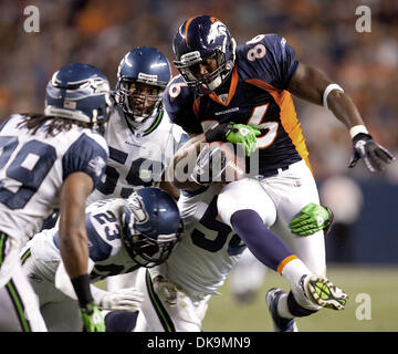 27. August 2011 - Denver, Colorado, USA - Broncos DAVID FELLS läuft der Ball während der Pre-Season-Spiel gegen die Seattle Seahawks am Sports Authority Field at Mile High in Denver, Colorado. Die Broncos gewinnen das Spiel 23-20 (Credit-Bild: © Hector Acevedo/ZUMAPRESS.com) Stockfoto