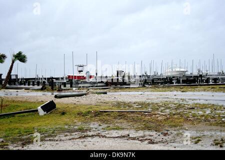 27. August 2011 - beginnt Havelock, North Carolina, USA - aufräumen am Tag nach dem Hurrikan Irene durch Morehead City vorbei verursacht erhebliche Schäden in Morehead City, North Carolina. (Kredit-Bild: © Anthony Barham/Southcreek Global/ZUMAPRESS.com) Stockfoto