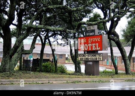 27. August 2011 - beginnt Havelock, North Carolina, USA - aufräumen am Tag nach dem Hurrikan Irene durch Morehead City vorbei verursacht erhebliche Schäden in Morehead City, North Carolina. (Kredit-Bild: © Anthony Barham/Southcreek Global/ZUMAPRESS.com) Stockfoto