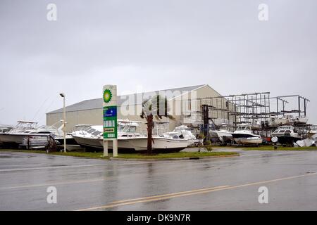 27. August 2011 - Havelock, North Carolina, USA - Hurrikan Irene durchläuft Morehead City, umfangreiche Schäden und Überschwemmungen Samstagmorgen, 27. August 2011 in Morehead City, North Carolina. (Kredit-Bild: © Anthony Barham/Southcreek Global/ZUMAPRESS.com) Stockfoto