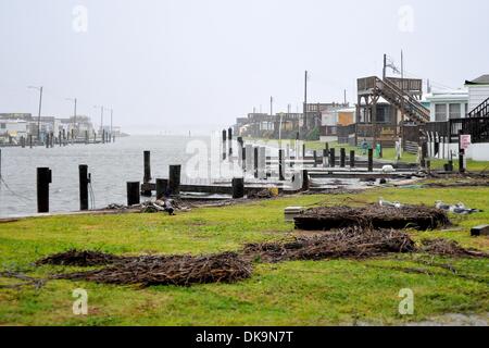 27. August 2011 - beginnt Havelock, North Carolina, USA - aufräumen am Tag nach dem Hurrikan Irene durch Morehead City vorbei verursacht erhebliche Schäden in Morehead City, North Carolina. (Kredit-Bild: © Anthony Barham/Southcreek Global/ZUMAPRESS.com) Stockfoto