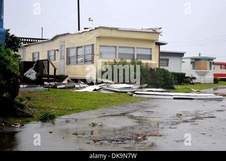 27. August 2011 - beginnt Havelock, North Carolina, USA - aufräumen am Tag nach dem Hurrikan Irene durch Morehead City vorbei verursacht erhebliche Schäden in Morehead City, North Carolina. (Kredit-Bild: © Anthony Barham/Southcreek Global/ZUMAPRESS.com) Stockfoto