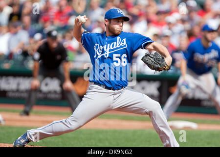 28. August 2011 - liefert Cleveland, Ohio, USA - Kansas City Entlastung Krug Greg Holland (56) einen Stellplatz an der Platte während der achten Inning gegen Cleveland.  Die Kansas City Royals besiegte den Cleveland Indians 2-1 auf Progressive Field in Cleveland, Ohio. (Kredit-Bild: © Frank Jansky/Southcreek Global/ZUMAPRESS.com) Stockfoto