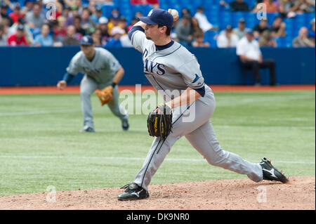 28. August 2011 - Toronto, Ontario, Kanada - Tampa Bay Rays Krug Brandon Gomes (47) trat das Spiel im 8. Inning gegen die Toronto Blue Jays. Die Tampa Bay Rays besiegte die Toronto Blue Jays 12 - 0 im Rogers Centre, Toronto Ontario. (Kredit-Bild: © Keith Hamilton/Southcreek Global/ZUMAPRESS.com) Stockfoto