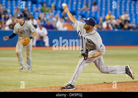 29. August 2011 - Toronto, Ontario, Kanada - Tampa Bay Rays Krug Juan Cruz (37) trat das Spiel im 7. Inning gegen die Toronto Blue Jays. Die Toronto Blue Jays gegen die Tampa Bay Rays 7 - 3 im Rogers Centre, Toronto Ontario. (Kredit-Bild: © Keith Hamilton/Southcreek Global/ZUMAPRESS.com) Stockfoto