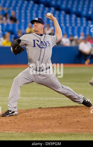 29. August 2011 - Toronto, Ontario, Kanada - Tampa Bay Rays Krug Jake McGee (57) trat das Spiel im 7. Inning gegen die Toronto Blue Jays. Die Toronto Blue Jays gegen die Tampa Bay Rays 7 - 3 im Rogers Centre, Toronto Ontario. (Kredit-Bild: © Keith Hamilton/Southcreek Global/ZUMAPRESS.com) Stockfoto