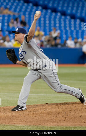 29. August 2011 - Toronto, Ontario, Kanada - Tampa Bay Rays Krug Jake McGee (57) trat das Spiel im 7. Inning gegen die Toronto Blue Jays. Die Toronto Blue Jays gegen die Tampa Bay Rays 7 - 3 im Rogers Centre, Toronto Ontario. (Kredit-Bild: © Keith Hamilton/Southcreek Global/ZUMAPRESS.com) Stockfoto