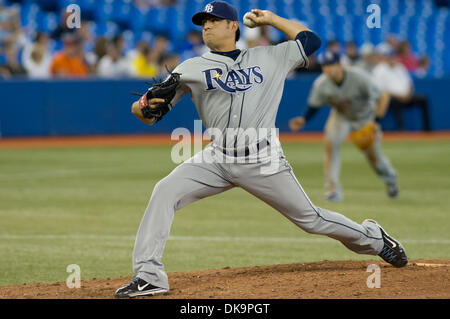 29. August 2011 - Toronto, Ontario, Kanada - Tampa Bay Rays Krug Cesar Ramos (27) trat das Spiel im 8. Inning gegen die Toronto Blue Jays. Die Toronto Blue Jays gegen die Tampa Bay Rays 7 - 3 im Rogers Centre, Toronto Ontario. (Kredit-Bild: © Keith Hamilton/Southcreek Global/ZUMAPRESS.com) Stockfoto