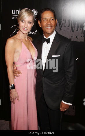 New York, USA. 3. Dezember 2013. BRYANT GUMBEL und seiner Frau HILARY QUINLAN besuchen den neunten jährlichen UNICEF Schneeflocke Ball im Cipriani Wall Street statt. (Kredit-Image Credit: Nancy Kaszerman/ZUMAPRESS.com/Alamy © Live-Nachrichten) Stockfoto