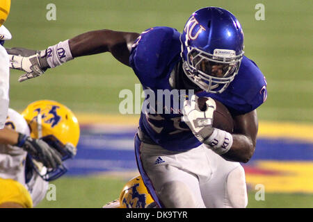 3. September 2011 - Lawrence, Kansas, Vereinigte Staaten von Amerika - Kansas Jayhawks zurück James Sims (29) klettert für Birdie während der zweiten Hälfte Aktion ausgeführt. Kansas Niederlagen McNeese State 42-24 im Spiel im Memorial Stadium in Lawrence, Kansas. (Kredit-Bild: © Jakob Paulsen/Southcreek Global/ZUMAPRESS.com) Stockfoto