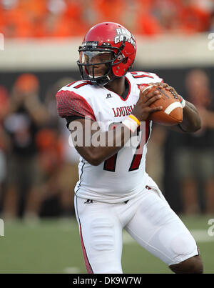 3. September 2011 - Stillwater, Oklahoma, Vereinigte Staaten von Amerika - Louisiana-Lafayette Ragin Cajuns quarterback Blaine Gautier (17) in Aktion während des Spiels zwischen der Louisiana-Lafayette Ragin Cajuns und die Oklahoma State Cowboys im Boone Pickens Stadium in Stillwater, OK. Oklahoma State führt Louisiana-Lafayette 34 bis 10 zur Halbzeit. (Kredit-Bild: © Dan Wozniak/Southcreek G Stockfoto