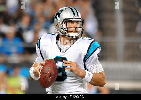 1. September 2011 - fällt Charlotte, North Carolina, USA - Carolina Panthers Quarterback Derek Anderson (3) zurück, während die Vorsaison Spiel passieren. Steelers besiegen die Panthers 33-17 bei der Bank of America Stadium in Charlotte, North Carolina. (Kredit-Bild: © Anthony Barham/Southcreek Global/ZUMAPRESS.com) Stockfoto