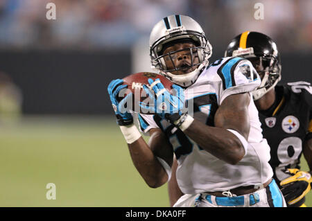 1. September 2011; Carolina Panthers Wide Receiver David Clowney (87) macht einen ersten Halbjahr Touchdown fangen bei Bank of America Stadium in Charlotte, North Carolina. Pittsburgh führt um den halben 20.14. Jim Dedmon/CSM(Credit Image: © Jim Dedmon/Cal Sport Media/ZUMAPRESS.com) Stockfoto