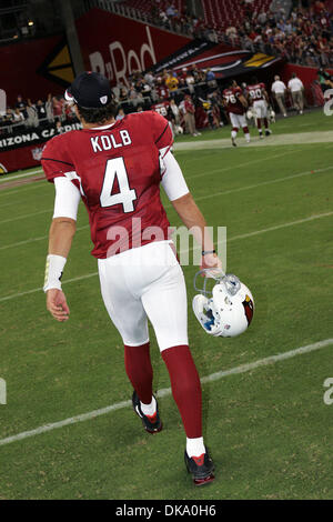 3. September 2011 - Chandler, Arizona, USA - Arizona Cardinals quarterback Kevin Kolb (4) Spaziergänge abseits des Spielfeldes nach einem NFL Preseason Spiel gegen die Denver Broncos im University of Phoenix Stadium in Chandler, AZ.  Die Kardinäle gewann das Spiel 26-7. (Kredit-Bild: © gen Lower/Southcreek Global/ZUMAPRESS.com) Stockfoto