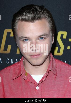 Los Angeles, Kalifornien, USA. 3. Dezember 2013. Brett Davern besucht Knistern der Saison 2 Premiere des ursprünglichen Digital-Serie '' ausgewählt '' 3. Dezember 2013 im pazifischen Theater / the Grove Los Angeles, CA. USA. Bildnachweis: TLeopold/Globe Photos/ZUMAPRESS.com/Alamy Live-Nachrichten Stockfoto