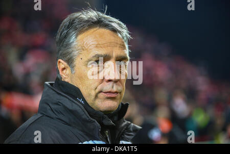 Berlin, Deutschland. 3. Dezember 2013. Berlin Cheftrainer Uwe Neuhaus während der DFB rund sechzehn Spiel zwischen FC Union Berlin und FC Kaiserslautern in Berlin, Deutschland, 3. Dezember 2013. Foto: HANNIBAL/Dpa/Alamy Live News Stockfoto