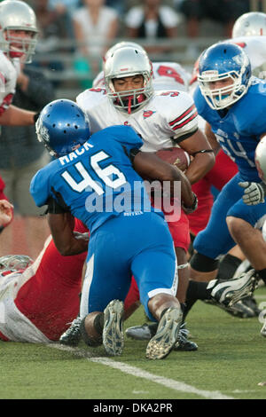 10. September 2011 - Buffalo, New York, USA - Stony Brook Runningback Miguel Maysonet (#5) von Buffalo Bulls Linebacker Kahlil Mack (#46) im UB-Stadion in Angriff genommen wird. Buffalo gewann das Spiel 35-7. (Kredit-Bild: © Mark Konezny/Southcreek Global/ZUMAPRESS.com) Stockfoto