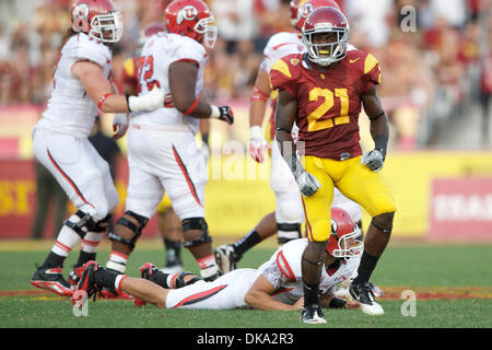 10. September 2011 feiert nach Entlassung der Quarterback während des ersten Spiels der Saison 2011 PAC-12 für die University of Utah Utes und der Universität von Südkalifornien Trojans an der Los Angeles Memorial Coliseum in Los Angeles, Kalifornien - Los Angeles, California, Vereinigte Staaten von Amerika - Nickell Robey (21) von der USC Trojans.  Die Trojaner besiegt die Utes 17-14 Stockfoto