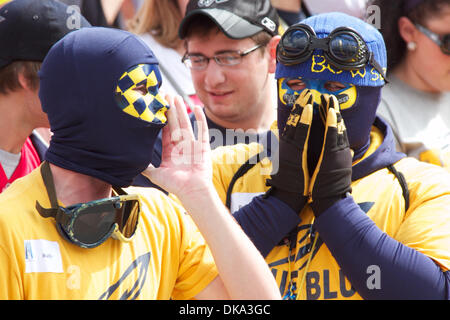 10. September 2011 - Columbus, Ohio, USA - Toledo Rockets Fans während des Spiels zwischen Toledo und Ohio State University in Ohio Stadium, Columbus, Ohio. Ohio State besiegt Toledo 27-22. (Kredit-Bild: © Scott Stuart/Southcreek Global/ZUMAPRESS.com) Stockfoto