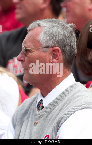 10. September 2011 - Columbus, Ohio, USA - An Ohio State Buckeyes Lüfter an das Spiel zwischen Toledo und Ohio State University in Ohio Stadium, Columbus, Ohio. Ohio State besiegt Toledo 27-22. (Kredit-Bild: © Scott Stuart/Southcreek Global/ZUMAPRESS.com) Stockfoto