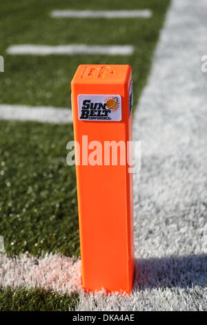 10. September 2011 - Denton, Texas, Vereinigte Staaten von Amerika - Sun Belt Endzone Marker vor dem Spiel zwischen North Texas bedeutet grün und die Houston Cougars Apogee-Stadion in Denton, Texas. (Kredit-Bild: © Matt Pearce/Southcreek Global/ZUMAPRESS.com) Stockfoto