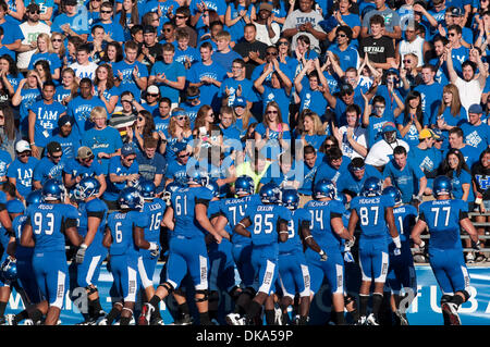 10. September 2011 - begrüßt Buffalo, New York, USA - The Buffalo Bulls Student Abschnitt ihr Team zu einer neuen Saison vor einem Spiel gegen die Stony Brook Seawolves. Buffalo gewann das Spiel 35-7. (Kredit-Bild: © Mark Konezny/Southcreek Global/ZUMAPRESS.com) Stockfoto