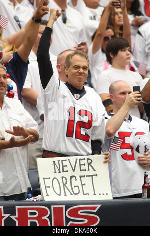 11. September 2011 - Houston, Texas, USA - zeigt ein Fan seinen Patriotismus. Houston Texans besiegte die Indianapolis Colts 34-7 im Reliant Stadium in Houston Texas. (Kredit-Bild: © Luis Leyva/Southcreek Global/ZUMAPRESS.com) Stockfoto