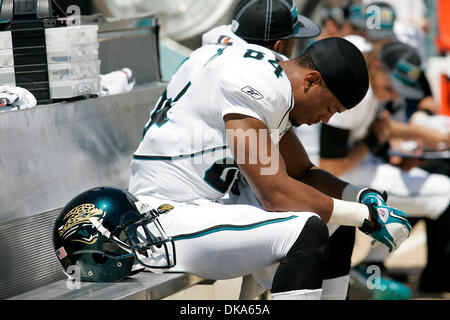 11. September 2011 - Jacksonville, Florida, Vereinigte Staaten von Amerika - Jacksonville Jaguars Rookie Wide Receiver Cecil Shorts (84) dauert einen Augenblick von der Aktion gegen die Tennessee Titans im Spiel bei EverBank Field in Jacksonville, Florida. Jaguar gewann das Spiel 16-14. (Kredit-Bild: © David Roseblum/Southcreek Global/ZUMAPRESS.com) Stockfoto