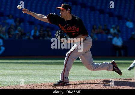 11. September 2011 - Toronto, Ontario, Kanada - Baltimore Orioles Krug Brad Bergesen (35) trat das Spiel im 8. Inning gegen die Toronto Blue Jays. Die Toronto Blue Jays besiegte der Baltimore Orioles 6 - 5 im Rogers Centre, Toronto Ontario. (Kredit-Bild: © Keith Hamilton/Southcreek Global/ZUMAPRESS.com) Stockfoto