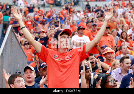 3. September 2011 - Charlottesville, Virginia - USA; Virginia Cavaliers Fans während der NCAA Football-Spiel gegen William & Mary im Scott-Stadium. Virginia gewann 40-3. (Kredit-Bild: © Andrew Shurtleff/ZUMApress.com) Stockfoto