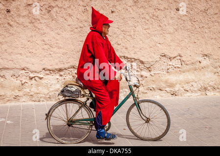 Älterer Mann auf einem Fahrrad, Essaouira, Marokko Stockfoto