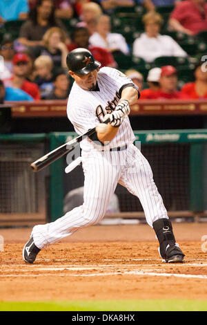 12. September 2011 - Houston, Texas, USA - Houston Astros Catcher Humberto Quintero (55) immer einen Treffer gegen die Philadelphia Phillies. Houston Astros besiegten die Philadelphia Phillies 5-1 im Minute Maid Park in Houston Texas. (Kredit-Bild: © Juan DeLeon/Southcreek Global/ZUMAPRESS.com) Stockfoto