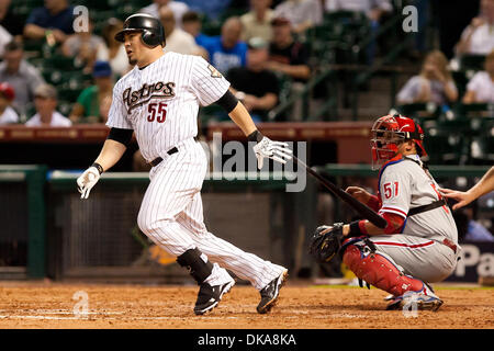 12. September 2011 - Houston, Texas, USA - Houston Astros Catcher Humberto Quintero (55) immer einen Treffer gegen die Philadelphia Phillies. Houston Astros besiegten die Philadelphia Phillies 5-1 im Minute Maid Park in Houston Texas. (Kredit-Bild: © Juan DeLeon/Southcreek Global/ZUMAPRESS.com) Stockfoto