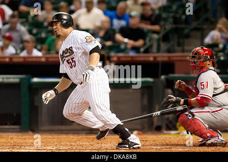 12. September 2011 - Houston, Texas, USA - Houston Astros Catcher Humberto Quintero (55) immer einen Treffer gegen die Philadelphia Phillies. Houston Astros besiegten die Philadelphia Phillies 5-1 im Minute Maid Park in Houston Texas. (Kredit-Bild: © Juan DeLeon/Southcreek Global/ZUMAPRESS.com) Stockfoto