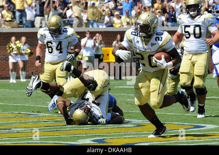 17. September 2011 - Atlanta, Georgia, USA - Georgia Tech Yellow Jackets Runningback Roddy Jones (20) läuft für einen Touchdown gegen die Kansas Jayhawks im Bobby Dodd Stadium in Atlanta Georgia.  Georgia Tech gewinnt 66-24 (Credit-Bild: © Marty Bingham/Southcreek Global/ZUMAPRESS.com) Stockfoto