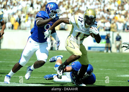 17. September 2011 - Atlanta, Georgia, USA - Georgia Tech Yellow Jackets Runningback Orwin Smith (17) in einem Spiel gegen die Kansas Jayhawks im Bobby Dodd Stadium in Atlanta Georgia.  Georgia Tech gewinnt 66-24 (Credit-Bild: © Marty Bingham/Southcreek Global/ZUMAPRESS.com) Stockfoto