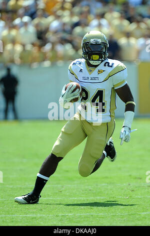 17. September 2011 - Atlanta, Georgia, USA - Georgia Tech Yellow Jackets Runningback Embry Peeples (24) in einem Spiel gegen die Kansas Jayhawks im Bobby Dodd Stadium in Atlanta Georgia.  Georgia Tech gewinnt 66-24 (Credit-Bild: © Marty Bingham/Southcreek Global/ZUMAPRESS.com) Stockfoto
